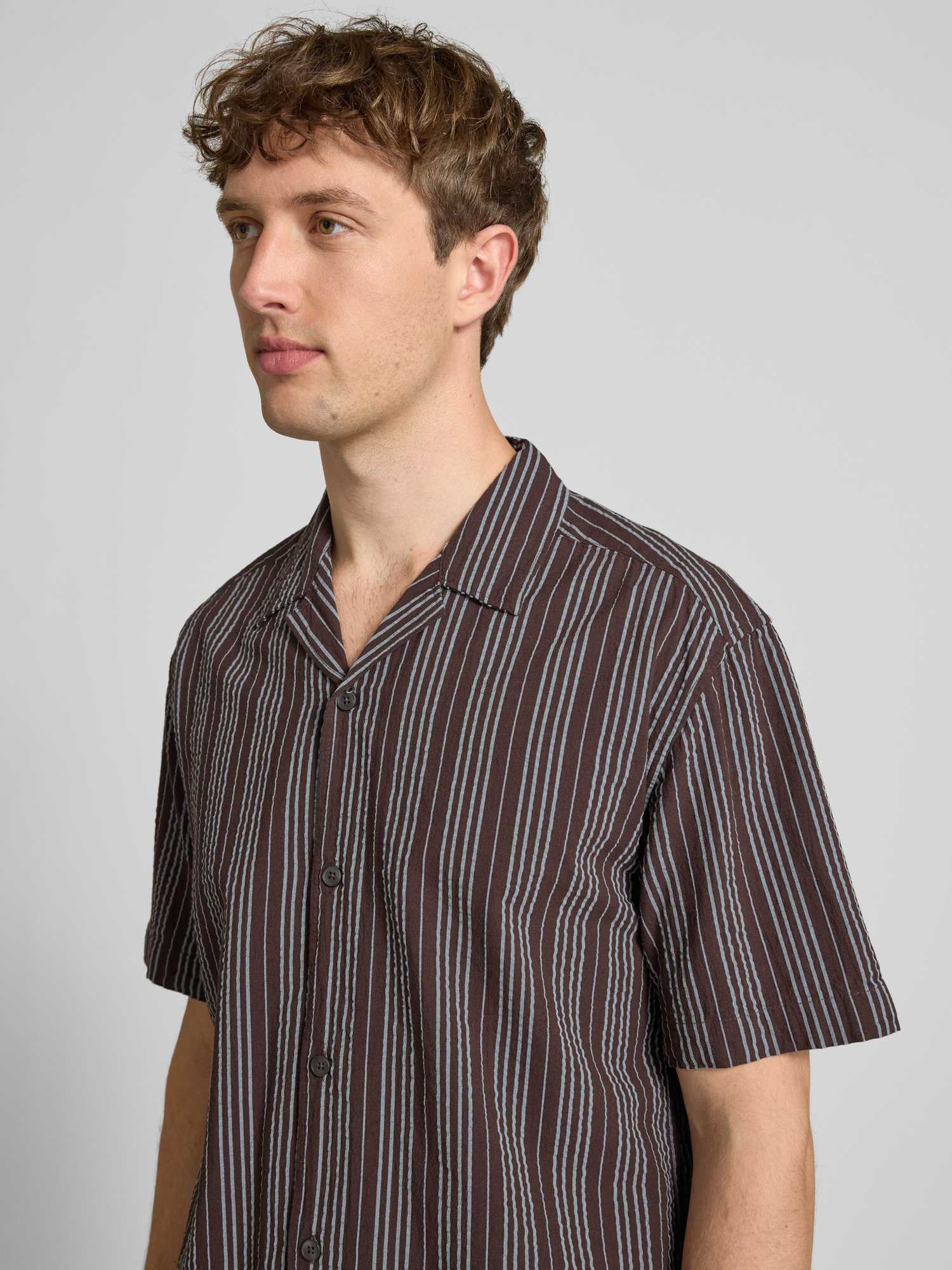 Only & Sons Herren Blau – Locker Geschnittenes, Gestreiftes Seersucker-Hemd In Dunkelbraun Und Mit Resort-Kragen, Kombiteil - Bild 3