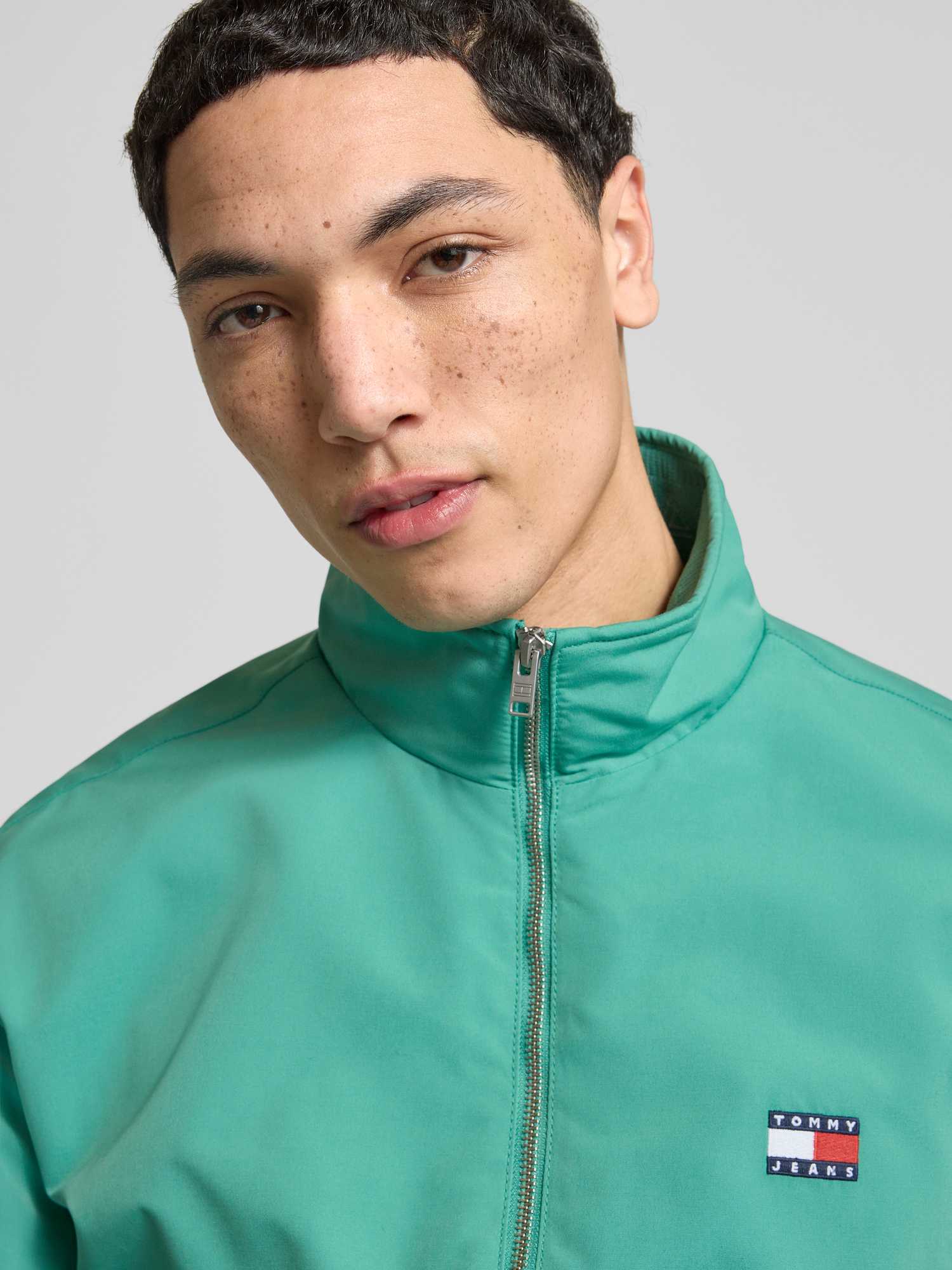 Tommy Jeans Herren Grün Übergangsjacke Essential Dm0dm22720 Regular Fit - Bild 2