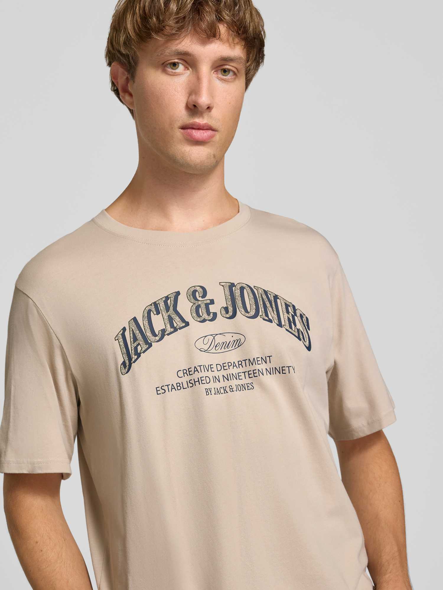 Jack & Jones Herren Moonbeam T-Shirt "Jjedenver Logo Tee Ss O-Neck Sn" Baumwolle Relaxed Fit erhältlich in Größe L/M/S/XL/XS/XXL von Baur - Bild 4