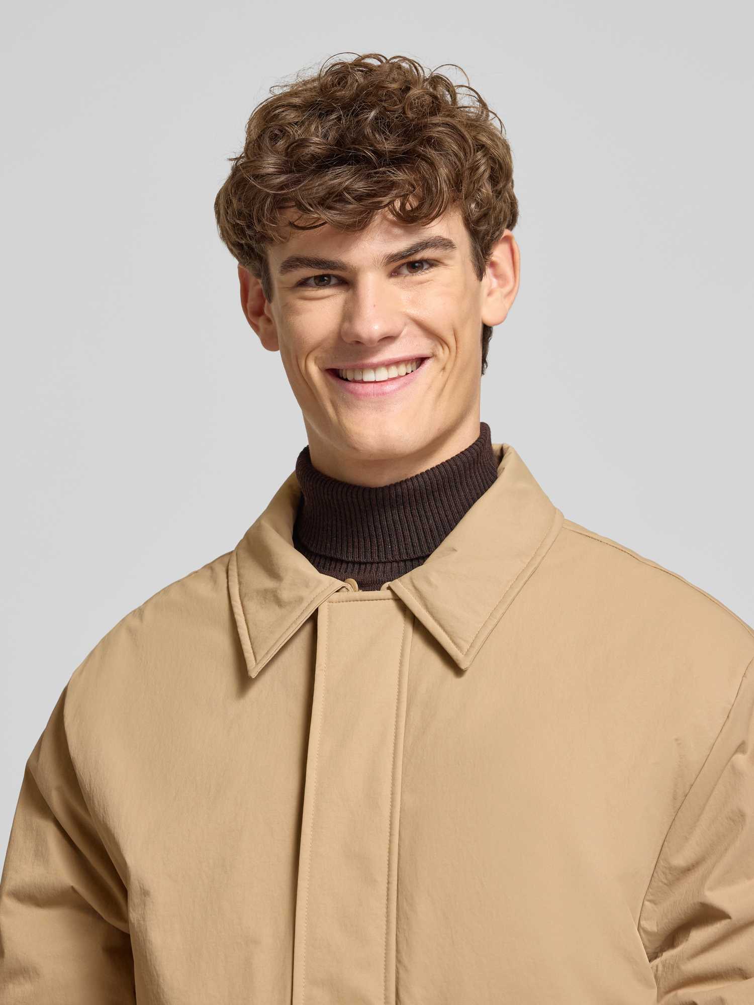 Calvin Klein Jeans Herren Neutral – Pufferjacke In Sandbeige Mit Abnehmbarem Pelzkragen - Bild 2