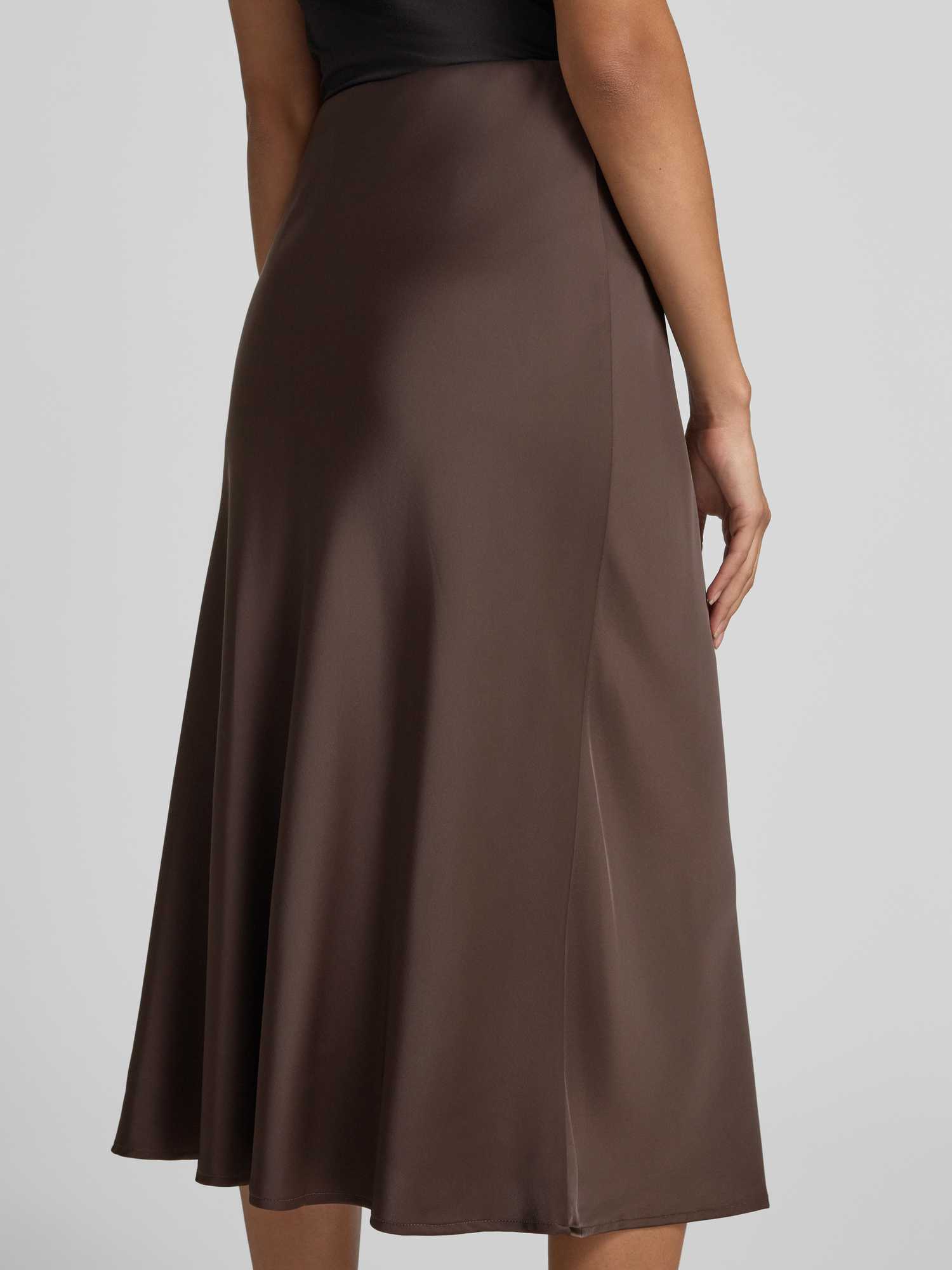 Yas Damen Braun – Satin-Midirock In Schokobraun - Bild 4