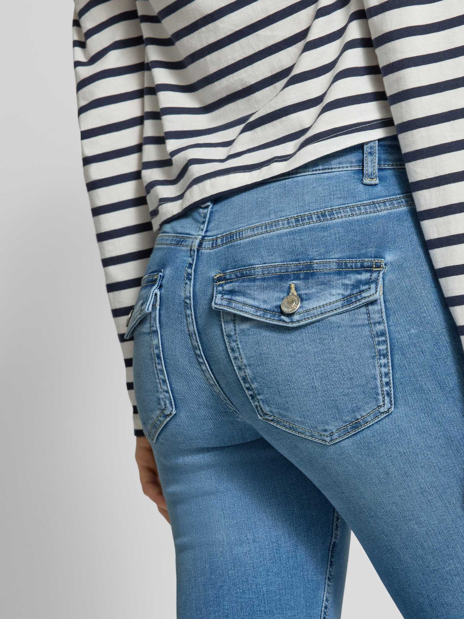Only Blau Blush Flared Jeans In Mit Taschen - Bild 3