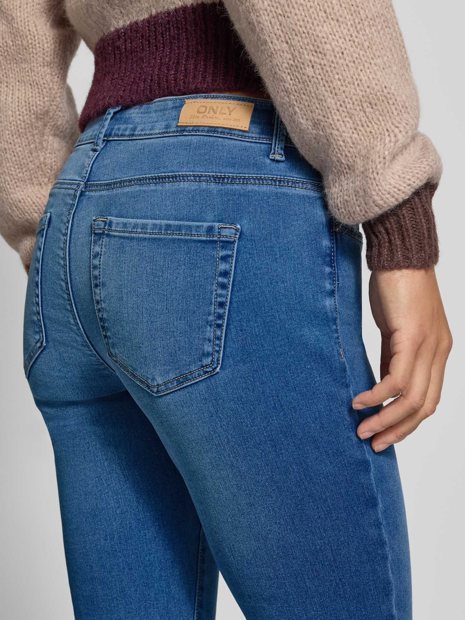 Only Damen Blau Bootcut-Jeans "Onlreese Reg Retro Flared Dnm Box", Gr. 29, Länge 32, Medium Denim, Denim/Jeans, Obermaterial: 69% Baumwolle, 29% P... - Bild 3