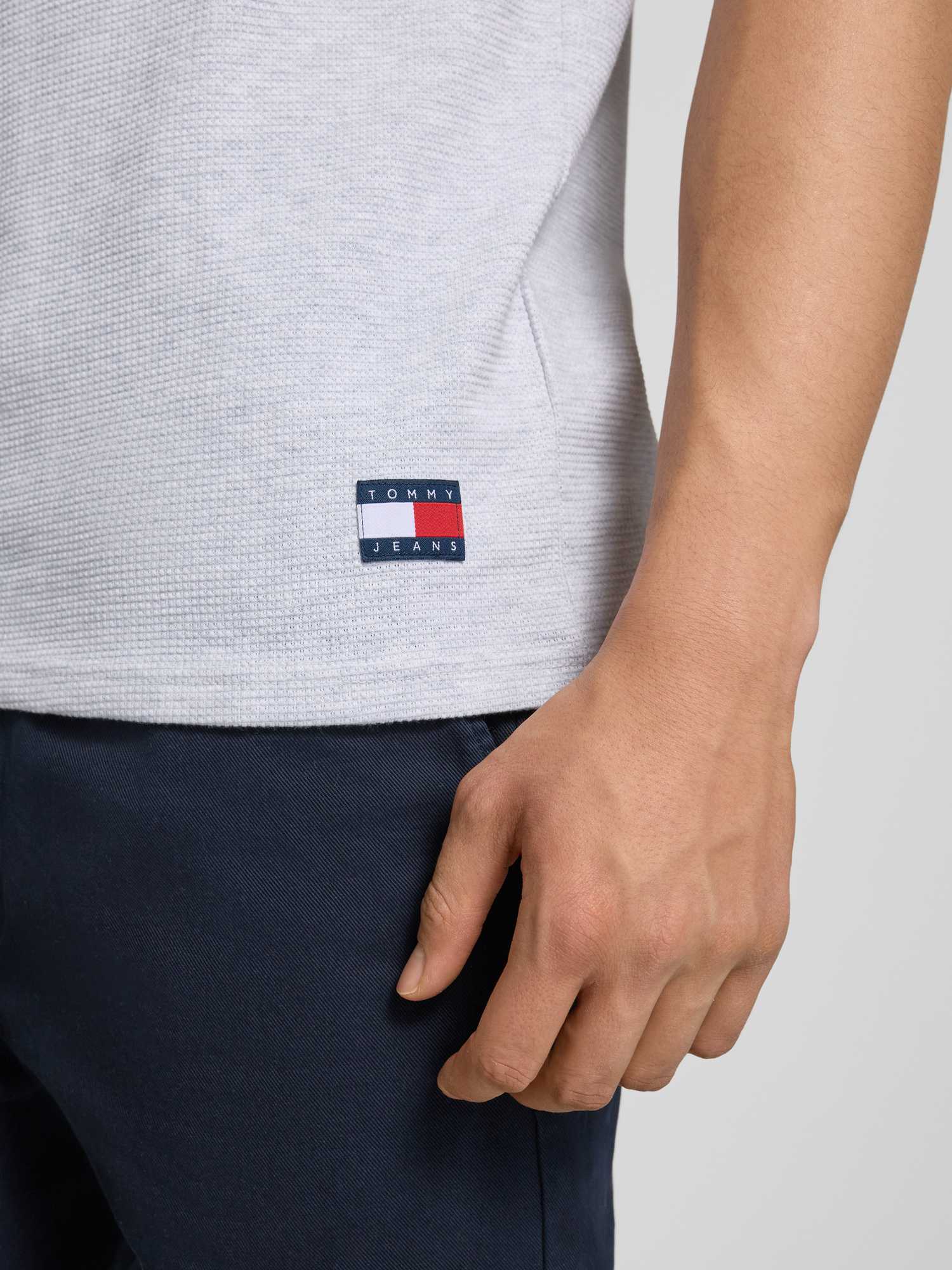 Tommy Jeans (Pvh Group) - Tjm Reg Waffle Ss Tee Ice Grey Heather - Gr. - L - Bild 3