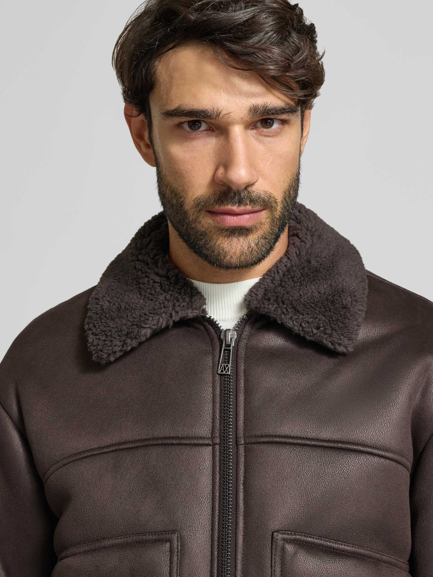 Armani Exchange - Bomberjacke Mit Lammfellkragen - Jackets - Herren - Braun - 2XL - Bild 4