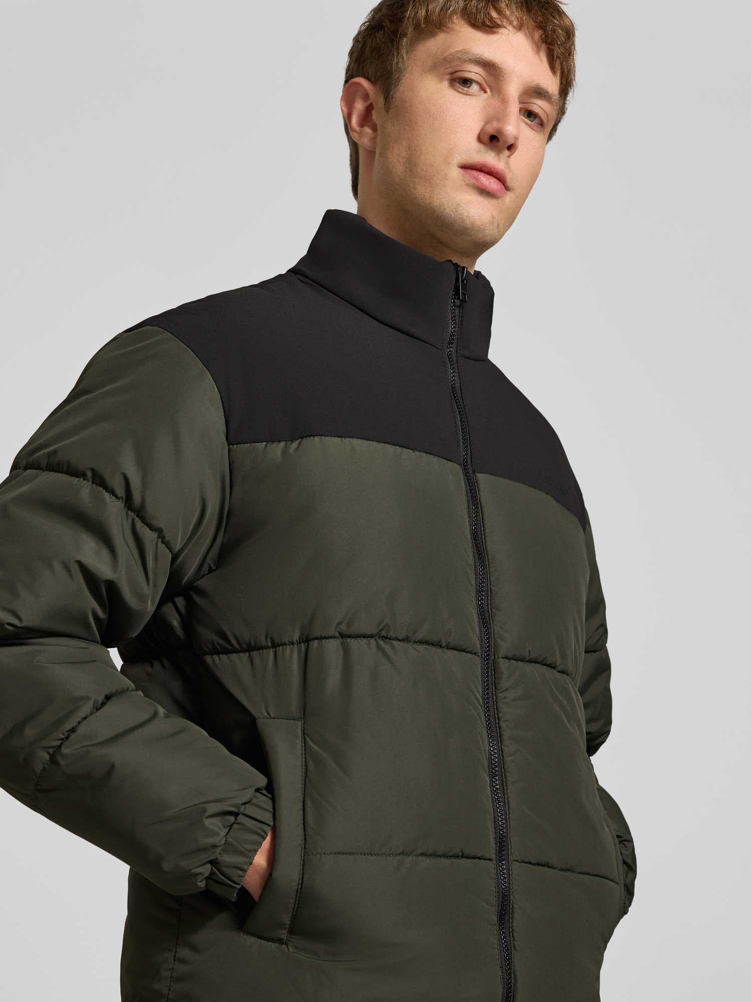 Jack & Jones Herren Schwarz Steppjacke "Jjraze Collar Stand Puffer", Gr. L, Rosin Detail: Blocking, Web, Obermaterial: 100% Polyester, Regular Fit - Bild 3