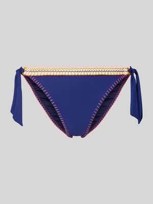 Bikinibroekje met vetersluiting opzij, model 'MADIA KALANY' Shop The Look MANNEQUINE