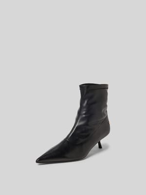 High Heels mit Label-Detail Shop The Look MANNEQUINE