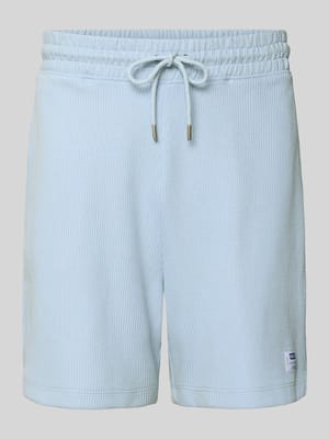 Regular Fit Sweatshorts aus Baumwoll-Mix Modell 'NUWAFFLO' Shop The Look MANNEQUINE