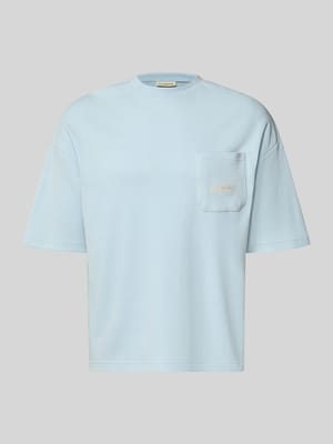 T-Shirt mit Strukturmuster und Label-Stitching Shop The Look MANNEQUINE