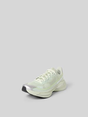 Sneaker mit Lochmuster Shop The Look MANNEQUINE