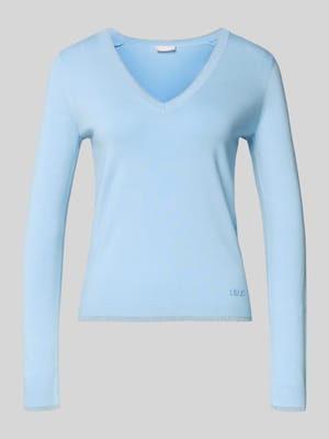 Slim Fit Longsleeve aus Viskose-Mix mit V-Ausschnitt Shop The Look MANNEQUINE