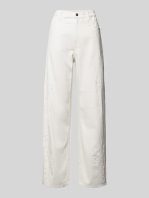 Wide Fit Jeans mit floralem Loch-Stitching Modell 'Joana' Shop The Look MANNEQUINE