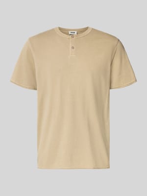 T-Shirt mit kurzer Knopfleiste Modell 'ENIL' Shop The Look MANNEQUINE
