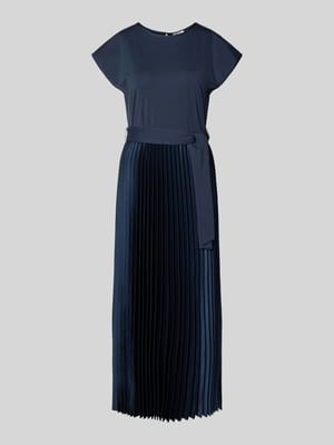 Regular Fit Freizeitkleid mit Plissee-Rock Modell 'GELA' Shop The Look MANNEQUINE