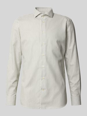 Koszula biznesowa o kroju slim fit z kołnierzykiem typu kent Shop The Look MANNEQUINE