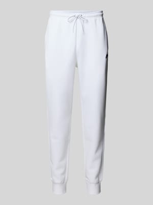 Sweatpants mit Label-Stitching und Gesäßtasche Shop The Look MANNEQUINE