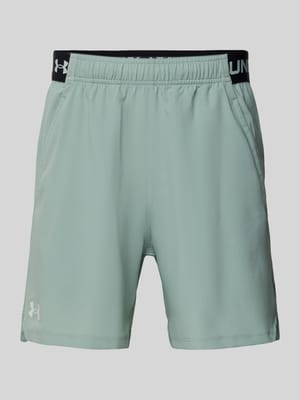 Regular Fit Shorts mit elastischem Label-Bund Modell 'Vanish' Shop The Look MANNEQUINE