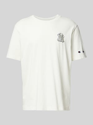 T-Shirt mit Label-Detail Shop The Look MANNEQUINE