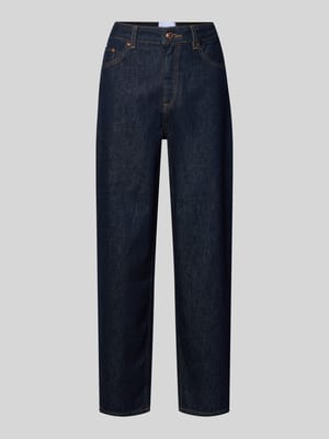 Blue Denim in modernem Barell-Schnitt und hoher Taille - curated by Maja Weyhe Shop The Look MANNEQUINE