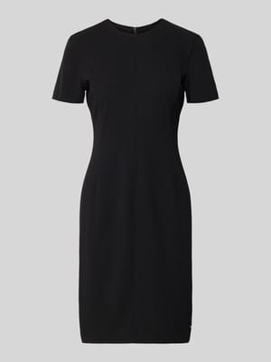 Knielanges Etuikleid mit Rundhalsausschnitt Shop The Look MANNEQUINE