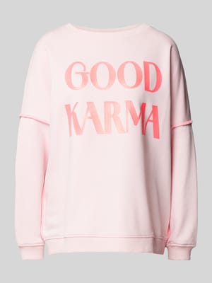 Sweatshirt mit Statement-Print Modell 'Good Karma' Shop The Look MANNEQUINE