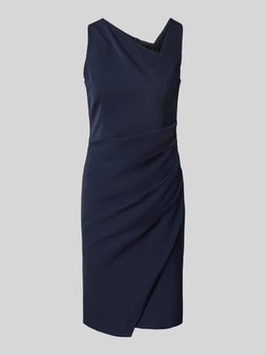 Cocktailkleid mit seitlicher Raffung Shop The Look MANNEQUINE