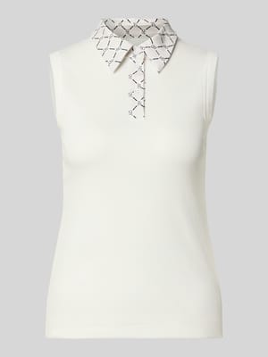 Top mit Polokragen und Logo-Muster Shop The Look MANNEQUINE