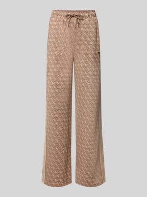 Sweatpants mit Logo-Muster im Allover-Look Shop The Look MANNEQUINE
