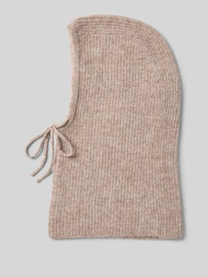 Muts in de vorm van een capuchon met vetersluiting Shop The Look MANNEQUINE