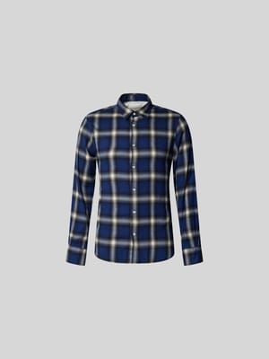 Slim Fit Freizeithemd mit Kentkragen Shop The Look MANNEQUINE