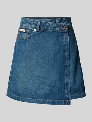 Jeansrok in wikkellook met labeldetail Shop The Look MANNEQUINE