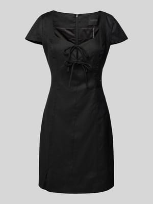 Sukienka mini z wiązaniem model ‘ISABEAU’ Shop The Look MANNEQUINE