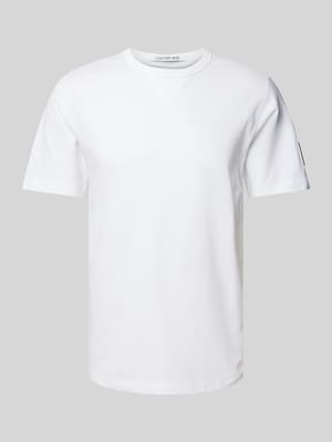 T-Shirt mit Label-Badge Shop The Look MANNEQUINE