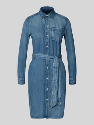 Knielanges Jeanskleid mit Bindegürtel Modell 'JAMEIKA' Shop The Look MANNEQUINE