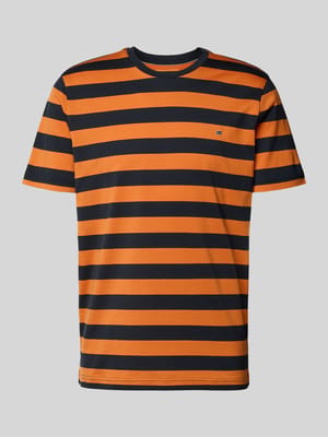 T-shirt w kroju regular fit z haftowanym logo Shop The Look MANNEQUINE