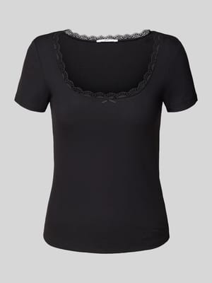 Pyjamabovendeel met kant, model 'LIA' Shop The Look MANNEQUINE