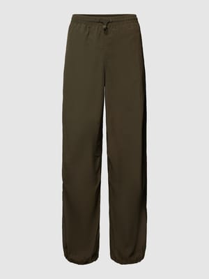 Spodnie materiałowe z elastycznym pasem model ‘JOAN’ Shop The Look MANNEQUINE