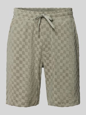 Szorty w kroju regular fit z naszywką z logo Shop The Look MANNEQUINE