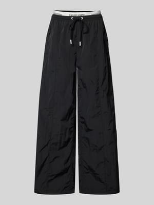 Spodnie typu track pants o kroju regular fit z paskami w kontrastowym kolorze Shop The Look MANNEQUINE