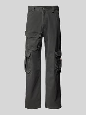 Baggy Fit Cargohose mit Label-Patch Modell 'STAY LOOSE' Shop The Look MANNEQUINE