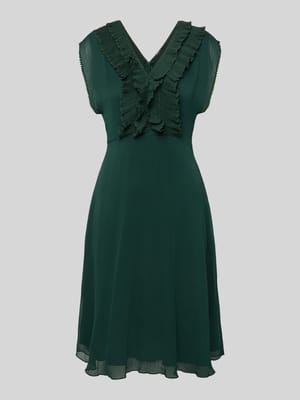 Knielanges Kleid mit Rüschen und V-Ausschnitt Shop The Look MANNEQUINE