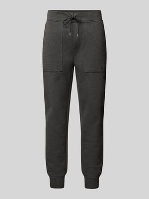 Slim Fit Sweatpants mit aufgesetzten Taschen Shop The Look MANNEQUINE