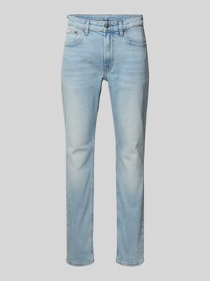 Slim Fit Jeans im Used-Look mit Label-Detail Shop The Look MANNEQUINE