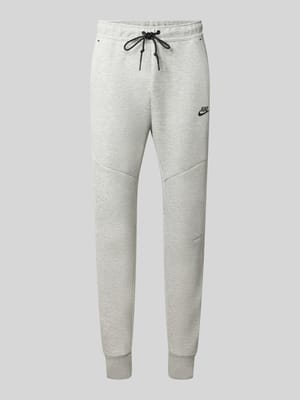 Slim Fit Sweathose aus Baumwoll-Mix Shop The Look MANNEQUINE