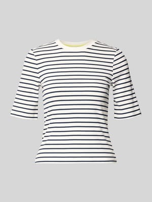 Prążkowany t-shirt z wzorem w paski - curated by Tinvcb Shop The Look MANNEQUINE