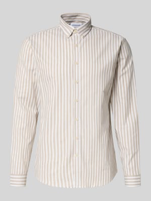 Koszula casualowa o kroju relaxed fit z kołnierzykiem typu button down Shop The Look MANNEQUINE