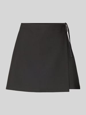 Körpernaher Mini-Rock in Wickel-Optik Modell 'BOSELLA' Shop The Look MANNEQUINE