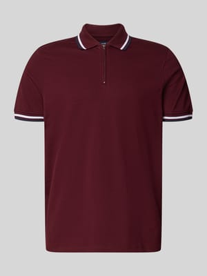 Slim Fit Poloshirt mit Kontraststreifen und Reißverschluss Shop The Look MANNEQUINE