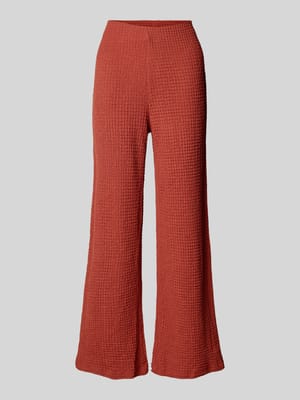 Spodnie materiałowe o rozkloszowanym kroju z fakturowanym wzorem Shop The Look MANNEQUINE